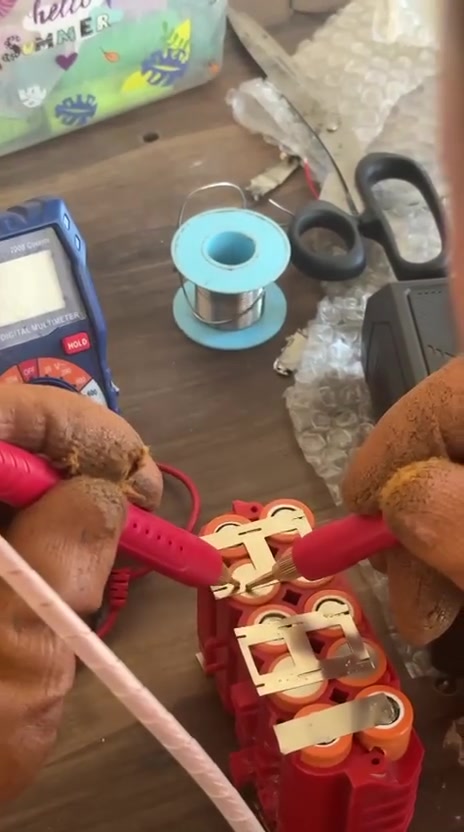 تجميع وصيانه البطاريات الثيوم وستبدال بطاريات الحامضيه العديه ببطاريات الثيوم بسعه اقوى وكفائه عمل اعلى وتستبدال جميع بطاريات اجهزه الشحن من ميزات بطاريات الثيوم او فوسفات خفيفه الوزن وامنه. مع اضافه كرت شحن لتوزيع شحن على خلايه بلتساوي وحمايتها من شحن الزائد 
استبدال بطاريات مراوح وراوترات وكونفيرات ولايتات الشحن 
وجميه اجهزه الشحن يوجد توصيل لكل محافضات وداخل النجف 
العنوان النجف حي السلام 
***********
هاتفي واتساب
