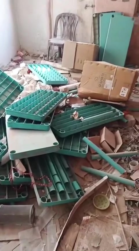 رفوف تلبيس القياس العرض تقريباً متر ولنزال 50س نضافه 99/٪
الرفوف كامله معه التلبيسات ولقواعد ماكو ئي نقص بيهن المكان بغداد الشعله  الاستفسار على الرقم (***********)#الجميعمالك الساعدي
