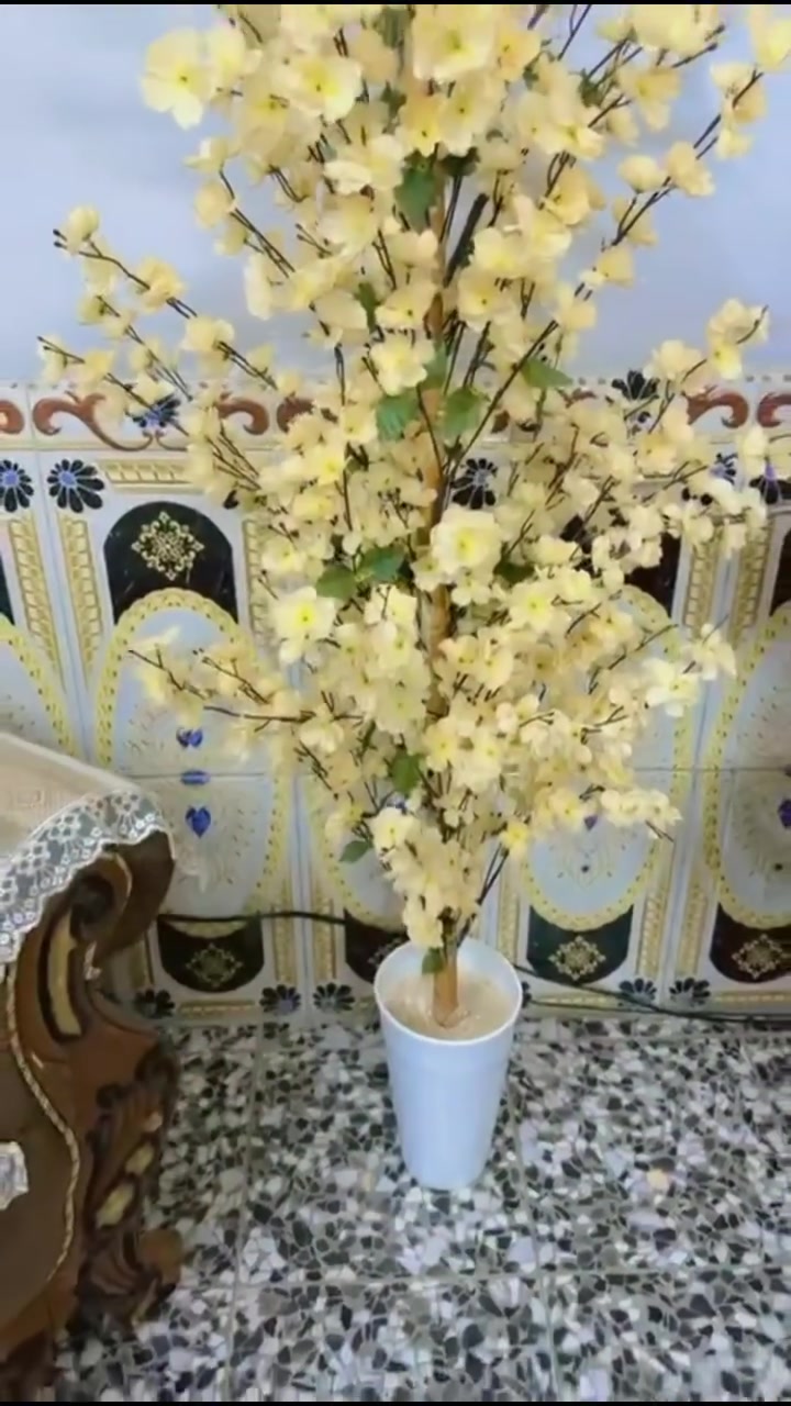 شجره صناعيه وردي للمهتم يدخل خاص بسعر جدا مناسب 🤍🤍‭***********‬
