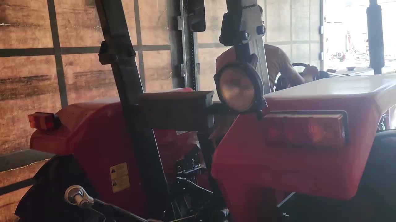 DEV TRUCK 290 4WD (المبني على نمط وتصميم ماسي فيرغسون MF 290 الكلاسيكي الشهير):
المواصفات الفنية العامة للجرار (DEV TRUCK 290 4WD):
​المحرك: ديزل 4 أسطوانات (4-Cylinder Turbo Diesel) بقدرة إنتاجية تتراوح غالباً بين 78 إلى 82 حصان.
​نظام الدفع: دفع رباعي 4WD (أربعة عجلات ناقلة للحركة) يوفر قوة سحب عالية في الأراضي الطينية والصعبة.
​ناقل الحركة (القير): ميكانيكي عادي (Manual) بـ 8 سرعات أمامية و2 عكسية (8 Forward / 2 Reverse).
​التجهيزات الخارجية:
​مجهز بمظلة حماية (ROPS Canopy) مع هيكل حديدي واقٍ.
​أوزان أمامية مثبتة (Front Counterweights) لموازنة الأحمال ومعدات السحب.
​شكمان علوي عمودي (Vertical Exhaust Pipe) وفلتر هواء خارجي.
​إطارات زراعية عريضة مخصصة للمهام الشاقة

📩 يمكنكم التواصل معنا عن طريق الصفحة او من خلال رقم الهاتف التالي #

***********
***********
