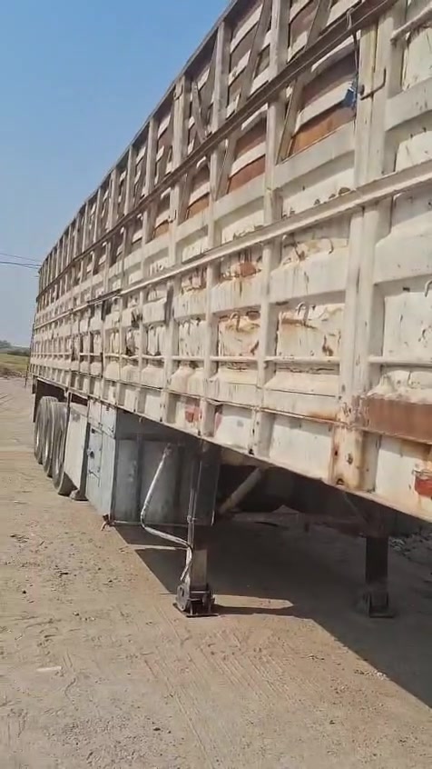 عربانه البيع حداديه شاصي بلوم دناكير ١٤  ثلاث محور تخم تاير  جاهزه لل عمل سعر ١٠٠ شده وبيه مجال مكان بغداد بسمايه ***********
