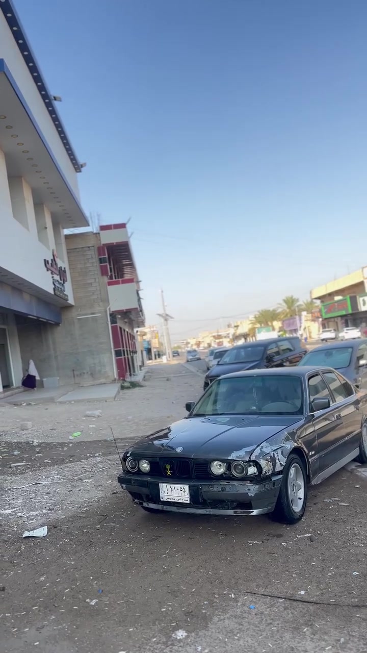 بي ام 525 اصل 
محرك 520 
كير محرك خير من الله بدون نقوصات 
السياره يرادلها ترتيب شكل الخارجي 
موديل1991
شرط التحويل مطلوبه ٥ اوراق تنزل من سعرها 
سعرها ٣١ و مع ال٥ اوراق صافي ٢٦ 
مكاني تكريت القادسية 
***********

