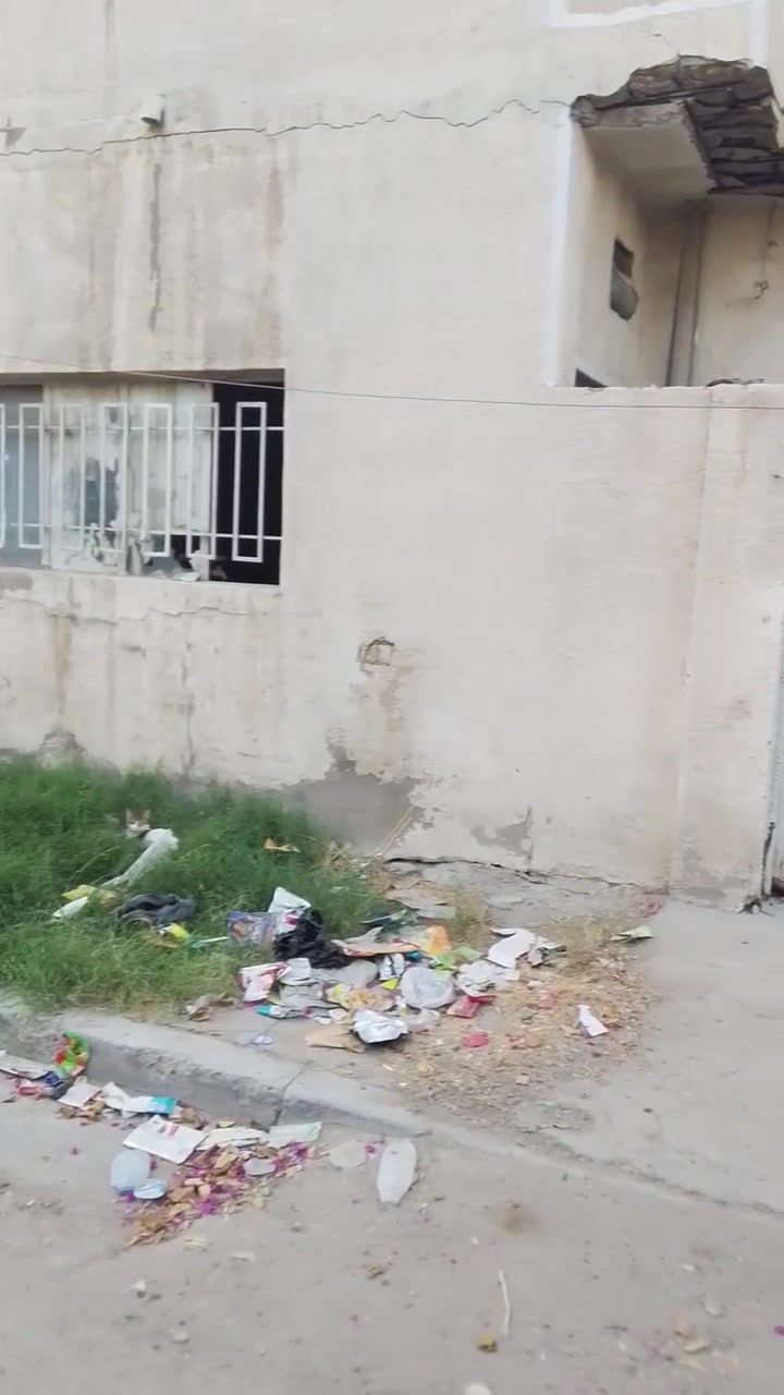 دار مساحه 100 متر للبيع الشرطه الرابعه خلف صيدلية العام الجديد واجه 10 نزال10 موبايل ***********
