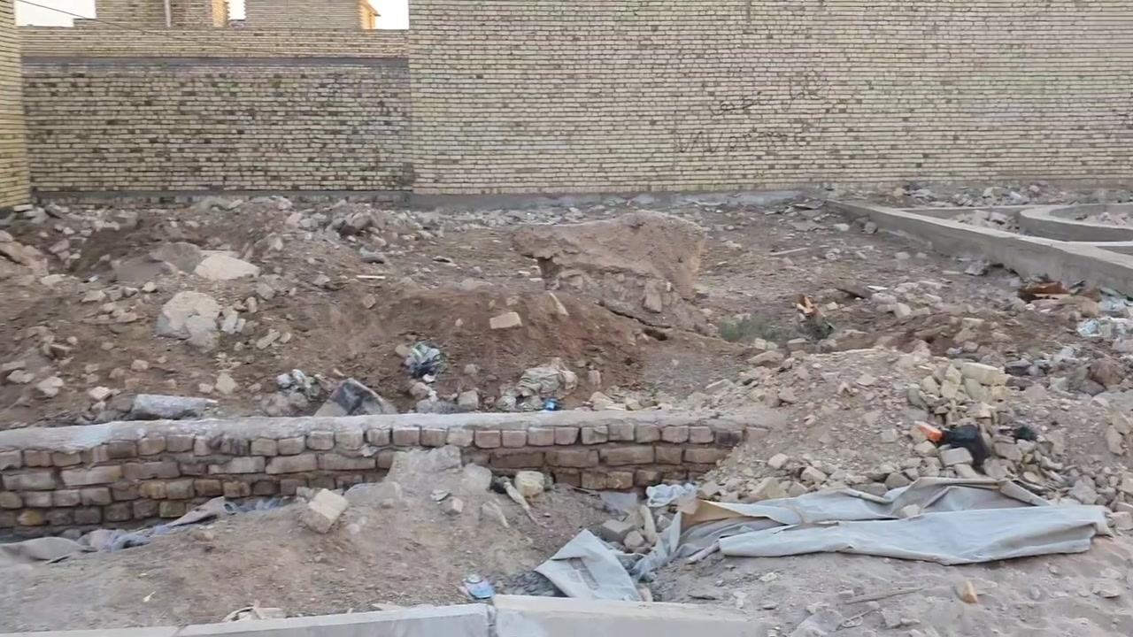 قطعه  مساحة 224 بحي الغدير وجه 14 متر ونزال 16 متر 
ينباع نصف القطعه مساحتها 112
 للاستفسار اتصال او خاص***********
