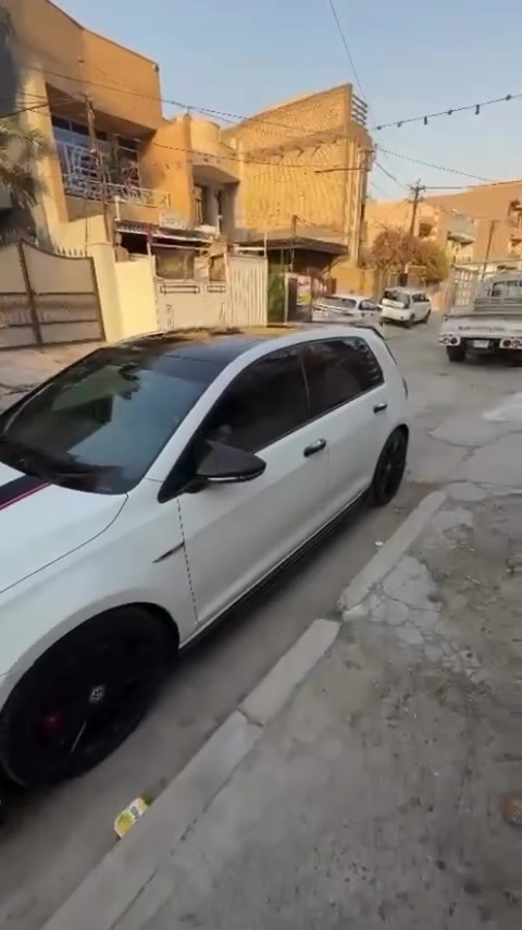 السلام عليكم
بيع او مراوس بشي نظيف 
كولف gti موديل 21 كير عادي 
السيارة بدون صبغ حادث بسيط وراجع على البارد فقط 
هزة جديدة السيارة حالياً صافية بدون وشم او تضليل 
مبرمجة ستيج 1 يم 4Brothers  طلقات وبوب كورن وبيها بوابة بالكزوز فعلياً السيارة  صاروخ ومصرفها بالبانزين حالها حال الكورلا نهائياً مابيها مصرف 
عليها ادامة كاملة 
للجادين بالشراء هذا رقمي *********** مكاني بغداد
