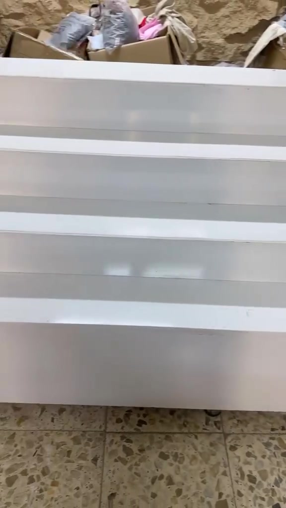 لبيع ميز عارضه احذيه المكان الدولعي
***********
