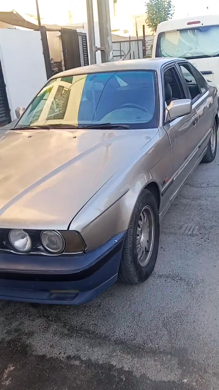 سلام عليكم 
للبيع 
BMW 525 موديل السيارة 1990
تفاصيل السياره بالفيديو كامله 
السعر 40 وبيها مجال 
العنوان بغداد الدورة 
الاستفسار ***********
