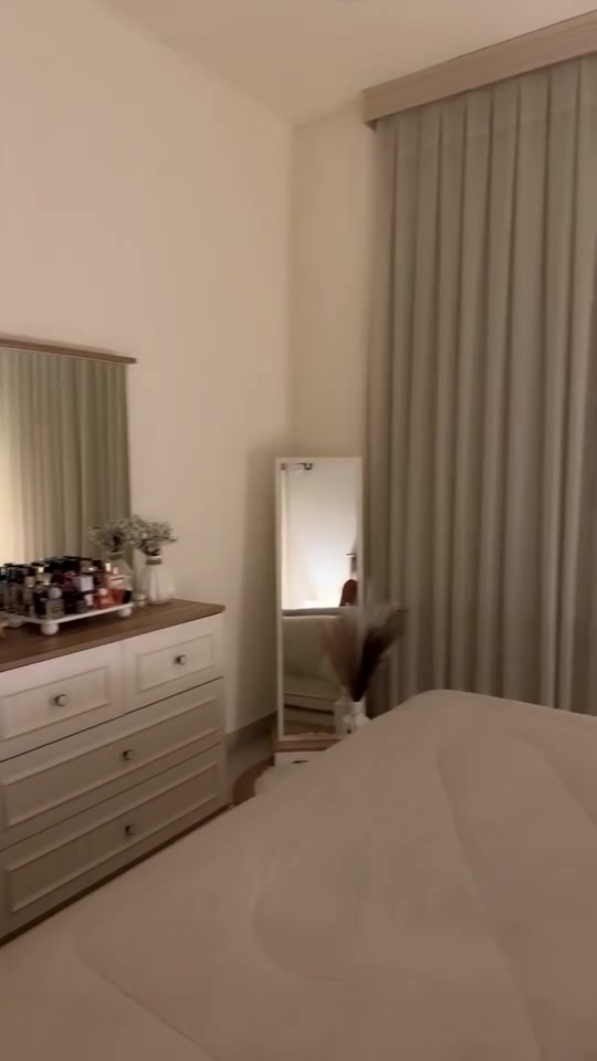 دوار. احذيه يرهم جنط للبيع اريده ب200 ديبيعو 300

