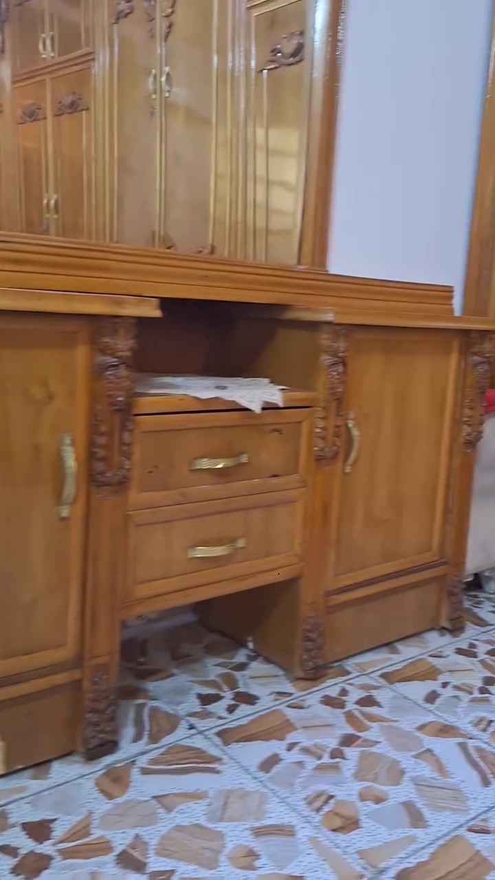 السلام عليك غرفه النوم جديد صاج خشب زان لبيع مع تخم الشراي يتصل  هذا رقم ***********
