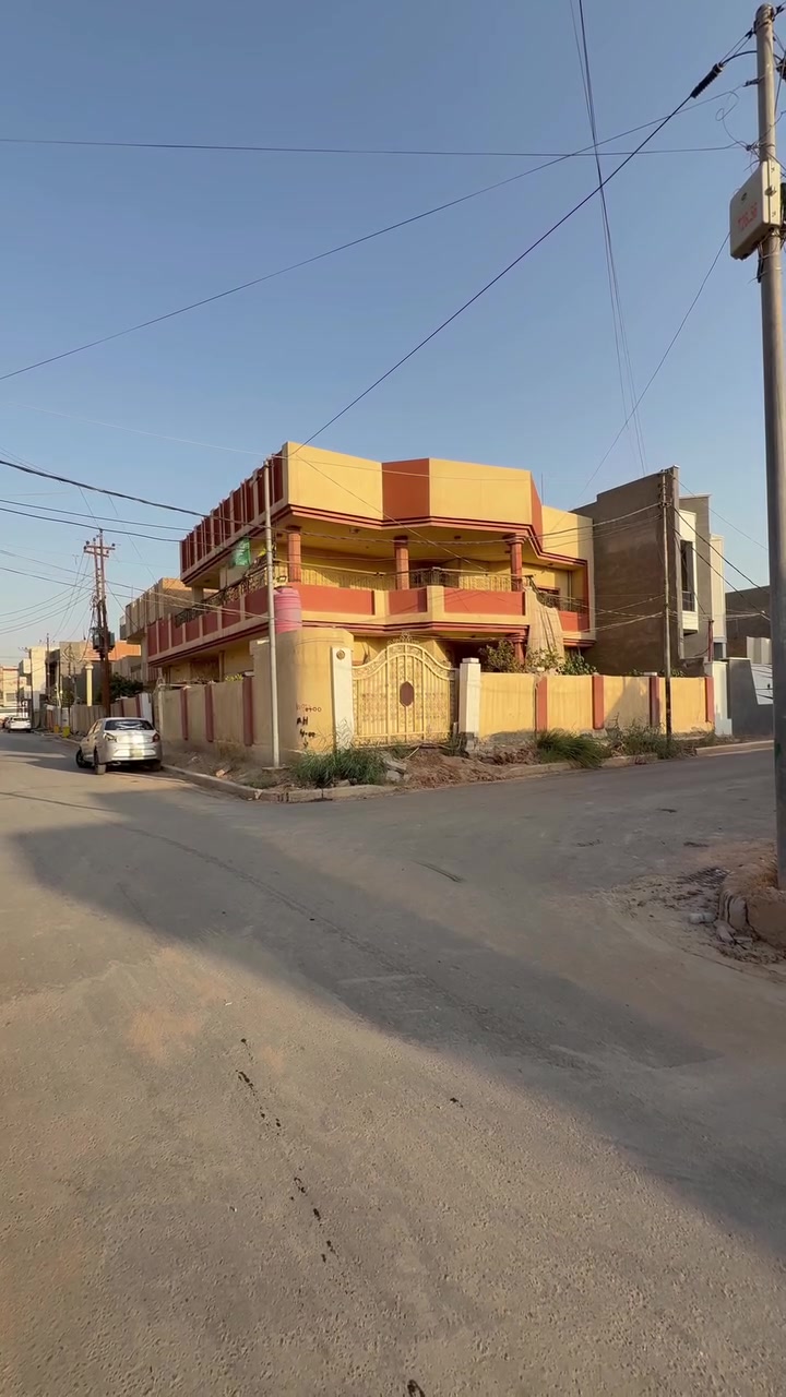 🔻لــــــــلــــــــبــــــــيــــــــع🔻
📍دار ركن طابو صرف  تحويل مباشر 📍

✅دار ركن على ثلاث شوارع 
✅ويحتوي على 5 غرفة نوم 
✅المنطقه مخدومه بالكامل
✅للعلم بناء سنه قديم وتم ترميمه في سنه 2018

🗺️ الموقع : حله حي الامام 
📏المساحة : 300متر
📐الواجهة : 15متر 
📐النزال : 20 متر 

 نساعدكم في إيجاد أفضل الفرص العقارية والاستثمارية، كما نستقبل جميع العقارات المعروضة للبيع أو للإيجار .

📥للأستفسار اكثر👨🏽‍💻مراسلت الصفحه📞اتصال + 📱واتساب ***********

علي فراس | مكتب الثقة للتسويق العقاري في 📍 بابل – الحلة – حي الحسين 🏢.

#عقار #عقارات #بابل #الحله #بيع #شراء
