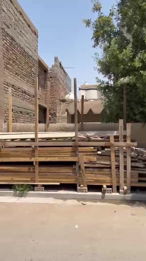 يا الله
على بركة الله قطعة ارض للبيع 
الموقع حي الفرات قرب الشارع الوسط يكون بمثابة شارع حيوي للمنطقه يربط بخدمي المطار 
المساحه ٤٠م (٤×١٠)
للاستفسار التواصل على ***********
