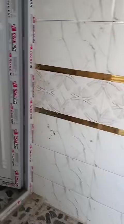 السلام عليكم بيت الإيجار مساحة ١٥٠ متر بيت بناء جديد بل الظباط جديده ***********
