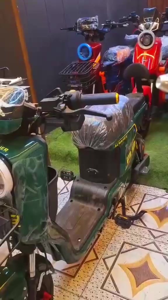 معرض حمزمز R9 برو ماكس
​⚡ الأداء والبطارية
​الملف (المحرك): ملف 1500
​البطاريات: 5 بطاريات بقدرة 32 أمبير
​🛡️ الأمان والتحكم
نضام : البك + البارك 
​نظام المكابح: دسك أمامي وخلفي (Disc Brakes)
​نظام التشغيل: بصمة + سويتش + كارت ذكي (NFC/Card)
ضمان لمده سنه على الملف و العقل والبطاريه
​🛣️ الراحة والتعليق
​المساعدات الأمامية: دبل دهن (Oil Shocks)
​المساعدات الخلفية: دبل غاز (Gas Shocks)
​🔊 المميزات والإضافات
​النظام الصوتي: مشغل MP3
​الملحقات: سلة أمامية للتخزين + مقعد خلفي مع مسند ظهر
موقعنه ديالى بعقوبه التحرير 
للستفسار ***********

