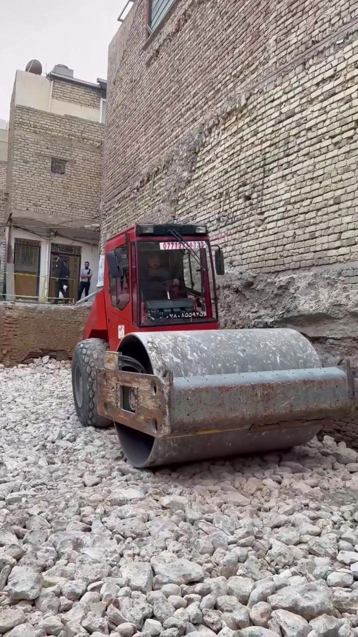 سلام عليكم ورحمة الله 
للايجار 
حادله ستيل حجم 213
17 طن حجم كبير  هزاز فول ثقيل وخفيف
داخل وخارج كربلاء وبأسعار مناسبه 
الاستفسار واتساب *********** او ***********
ALGECOOR
