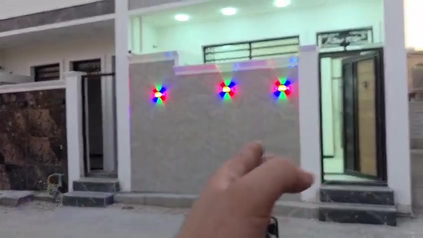 للبيع بيتين مساحة ١٠٠ متر واجه ١٠ ونزال ١٠ بناء ٥٠ طابق واحد كما موضح لكم في التصوير الشعله  منطقة الدوانم شارع بيت عنيد مراجعة شركة الجبل للمقاولات العامة بيع وشراء القطع الاراضي والبيوت في بغداد  للاستفسار ***********
