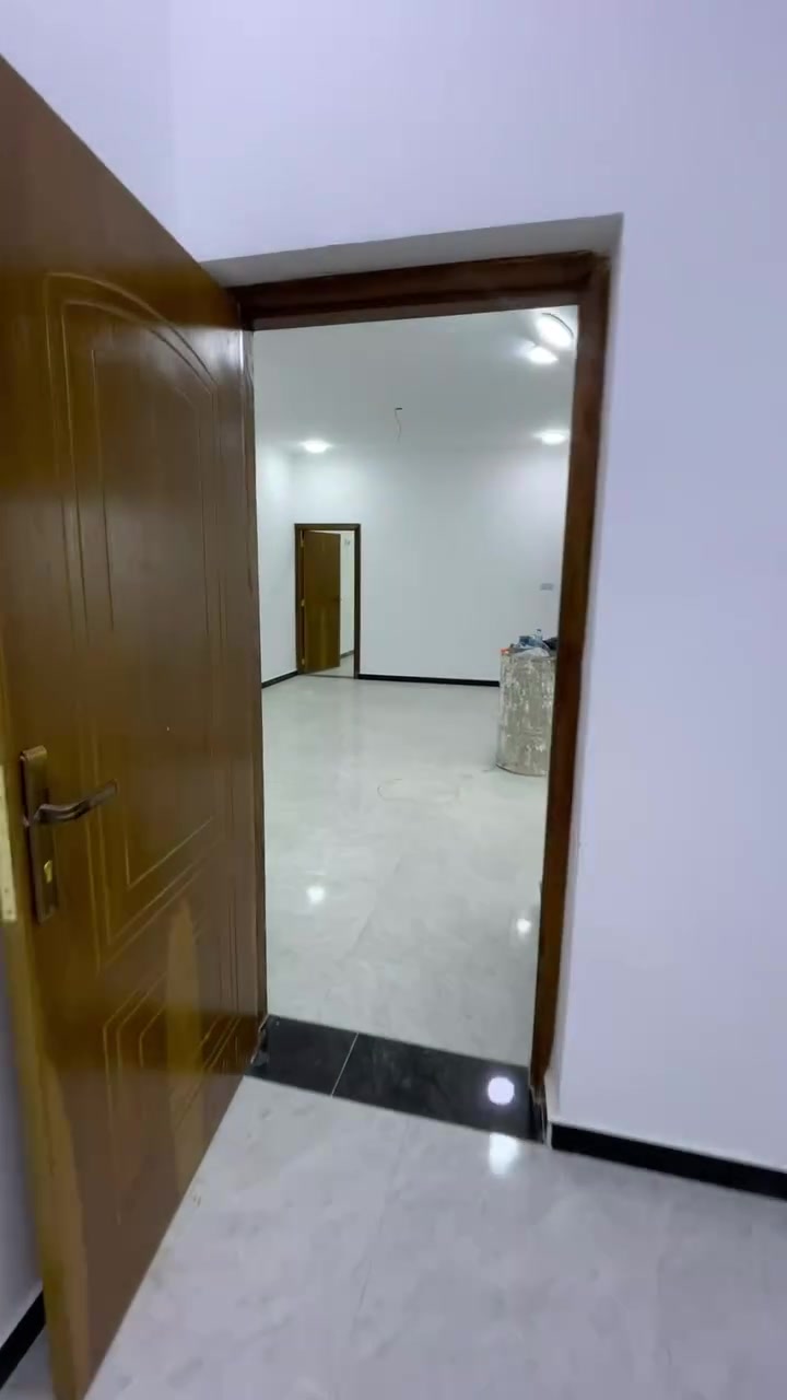 شقه اللايجار بحي الاصدقاء ديلوكس
غرفتين وصاله كبيره ومطبخ وصحيات وسطح 
الايجار 450 الف شامل الماء والكهرباء
للاستفسار : ***********
