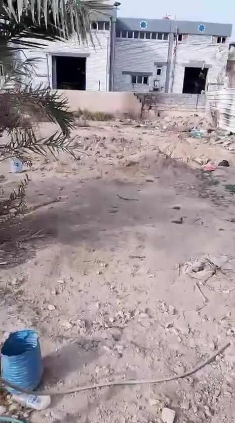 السلام عليكم
قطعة أرض للبيع 
طابو زراعي سند ٢٥ .
المساحة :- 100م/ الواجهة ٥ نزال ٢٠ .
الموقع :- الدورة/ مجمع الطالب السكني/مقابل محطة كهرباء الدورة .
السعر  :- 75 مليون  .
ملاحظة :- القطعة مسحوب إلها ماء والمجاري والكهرباء قريبة منها .
التواصل :- مع صاحب القطعة على رقم الموبايل/ ***********
وادناه تصوير فديو يشرح تفاصيل قطعة الأرض.
