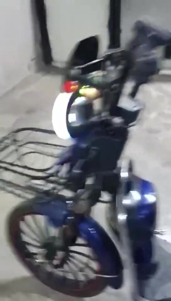 السلام عليكم عندي هذا ماطور شحن لبيع نظيف بس نقص بيها بيدر  منو تريد تشتري سعرها  ٢٨٠ الف وبيها مجال راسلوني خاص او على رقم *********** بكركوك
