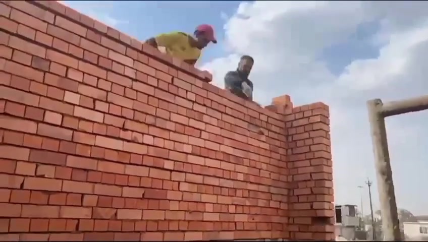 خلفه بناء متفرغ حاليا ترميم وإضافة بناء داخل مناطق بغداد ***********
