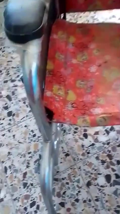 عربانه للبيع كلش نضيفه بس محتاجين واريد ابيعه سعر 75 وبيه مجال اتصل على  هذا رقم ***********
