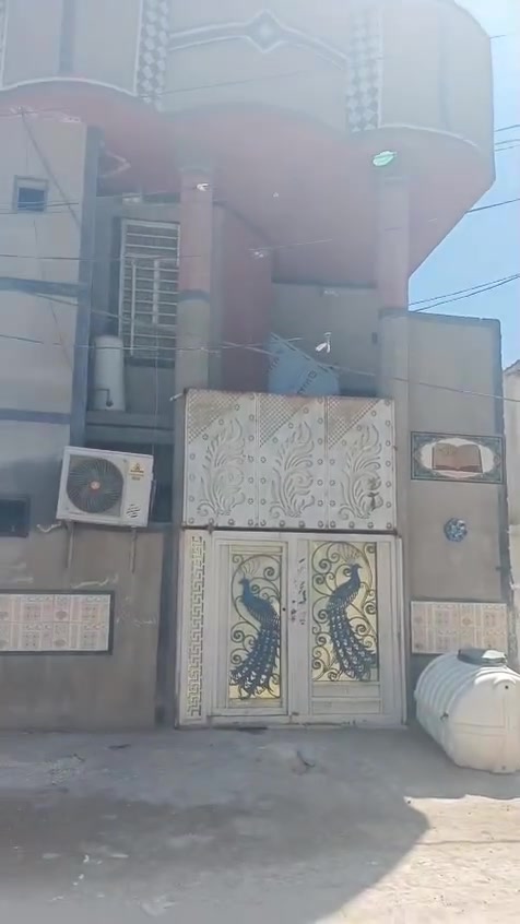 سلام عليكم يوجد بيت مساحه 100 طابقين في كربلاء كنطرت سلام شارع المدرسي جاهز يصلح حسينيه وسكن يبعد عن المام 2 عقد زراعي قرار 117 مشمول بل طابو متوفر كافت الخدمات سعر البيت 70 مليون وبي مجال الستفسار علا رقم *********** أبو مالك الاسدي
