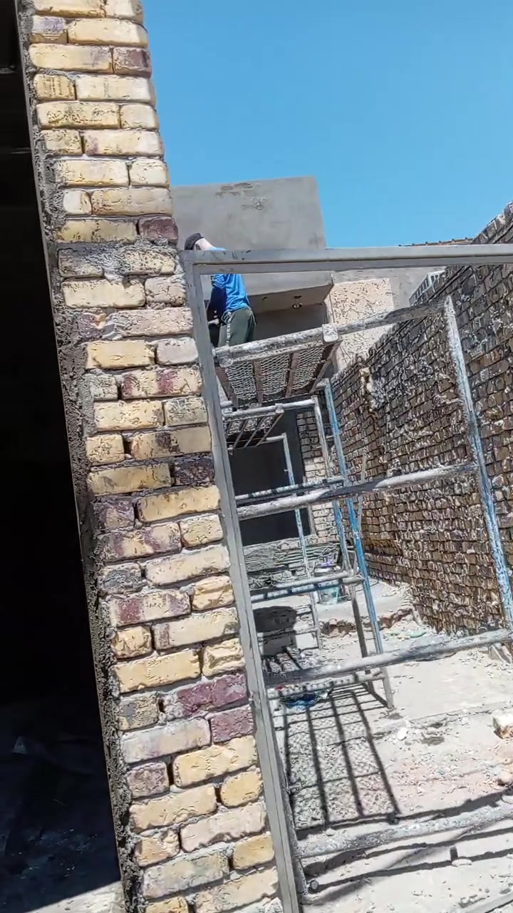 خلفه لبخ شغل درجة أولى وشرط نضافه تكنيد مصاطر اسمنت وجص واجهيات خشن وناعم وبخدمتكم وشرطنه الاول نضافه العمل خابرني وتبشر ***********
