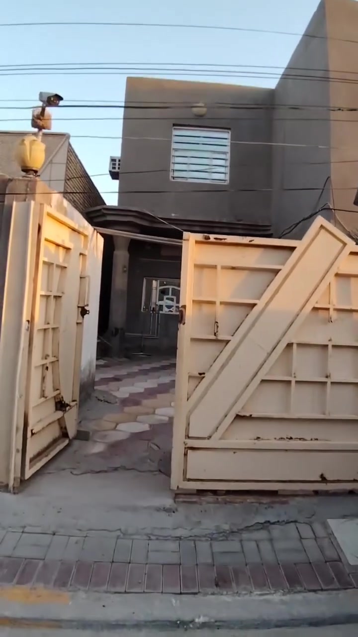 🏠 منزل للبيع في الديوانية – حي الفرات

📍 موقع مميز قرب شركة حمرابي وقريب من كلية الطب

📐 المساحة: 220 متر مربع
📏 الواجهة: 10 أمتار
📜 طابو صرف

🏡 يتكون المنزل من طابقين:

🔹 الطابق الأول – كونكريت مسلح:
• غرفتا نوم
• صالة
• مطبخ
• استقبال
• دورتا مياه
• كراج سيارة

🔹 الطابق الثاني – إعگادة:
• غرفتا نوم
• صالة

📞 لمزيد من التفاصيل:
مراجعة مكتب صُنّاع المال للعقار أو الاتصال على:

📱 واتساب: ***********
📱 اتصال: ***********

مع صُنّاع المال بيتك أجمل 🏡

#مكتب_صناع_المال_للعقار
#عقارات_الديوانية
#منزل_للبيع
#حي_الفرات
