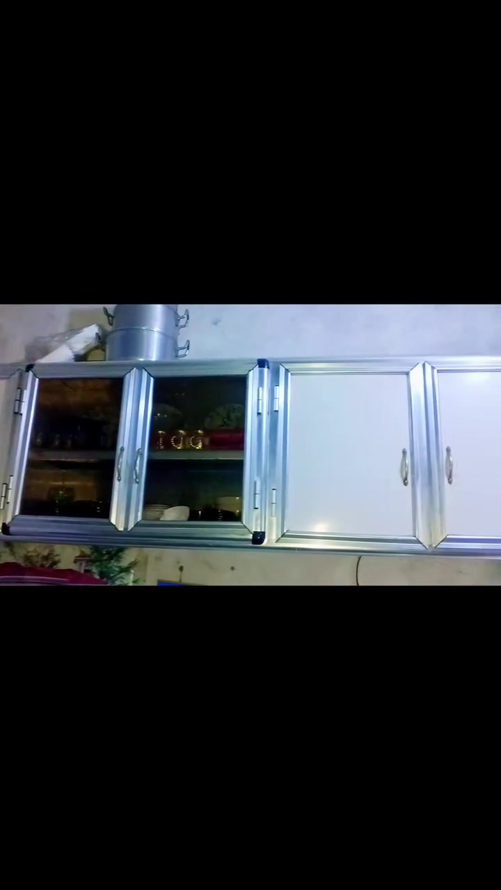 السلام عليكم  كوانتر للبيع 3امتار 3قطع  نضيف بي بس هاي الجراره مكسوره السنك يختلف عنه مكاني جبله شارع المستشفى ***********

نص مكتوب في الصور:
- 19:49 2025/12/07
- المهداوي
- TECNO POVA 5