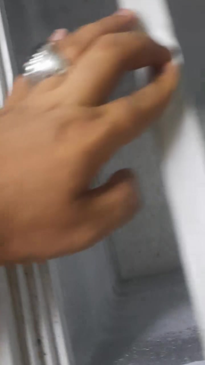 ***********
