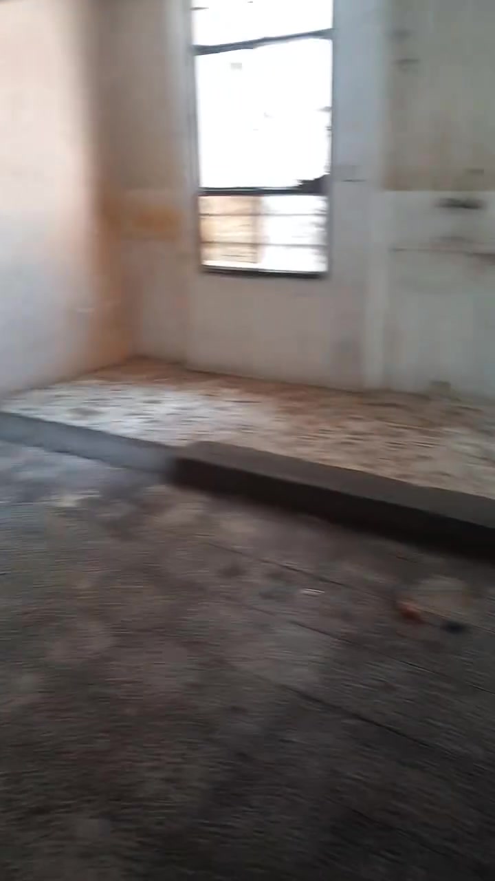 شقه إيجارها ٢٥٠ الف قريبه على الشارع مال حبيبيه رقم الهاتف ***********
