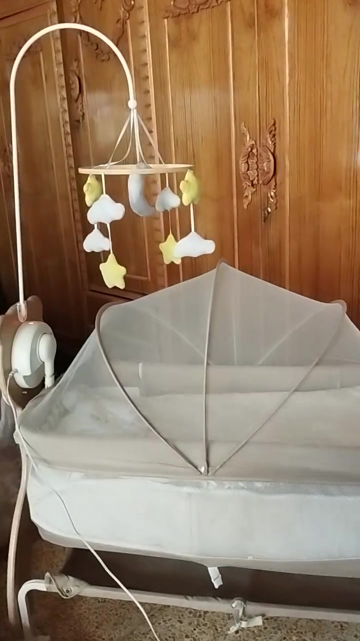 تخت كهربائي مستخدم شهر فقط مابي اي عيب اخذتة ب١٥٠ اريدة ب١٠٠ هزاز موسيقى للتواصل***********
