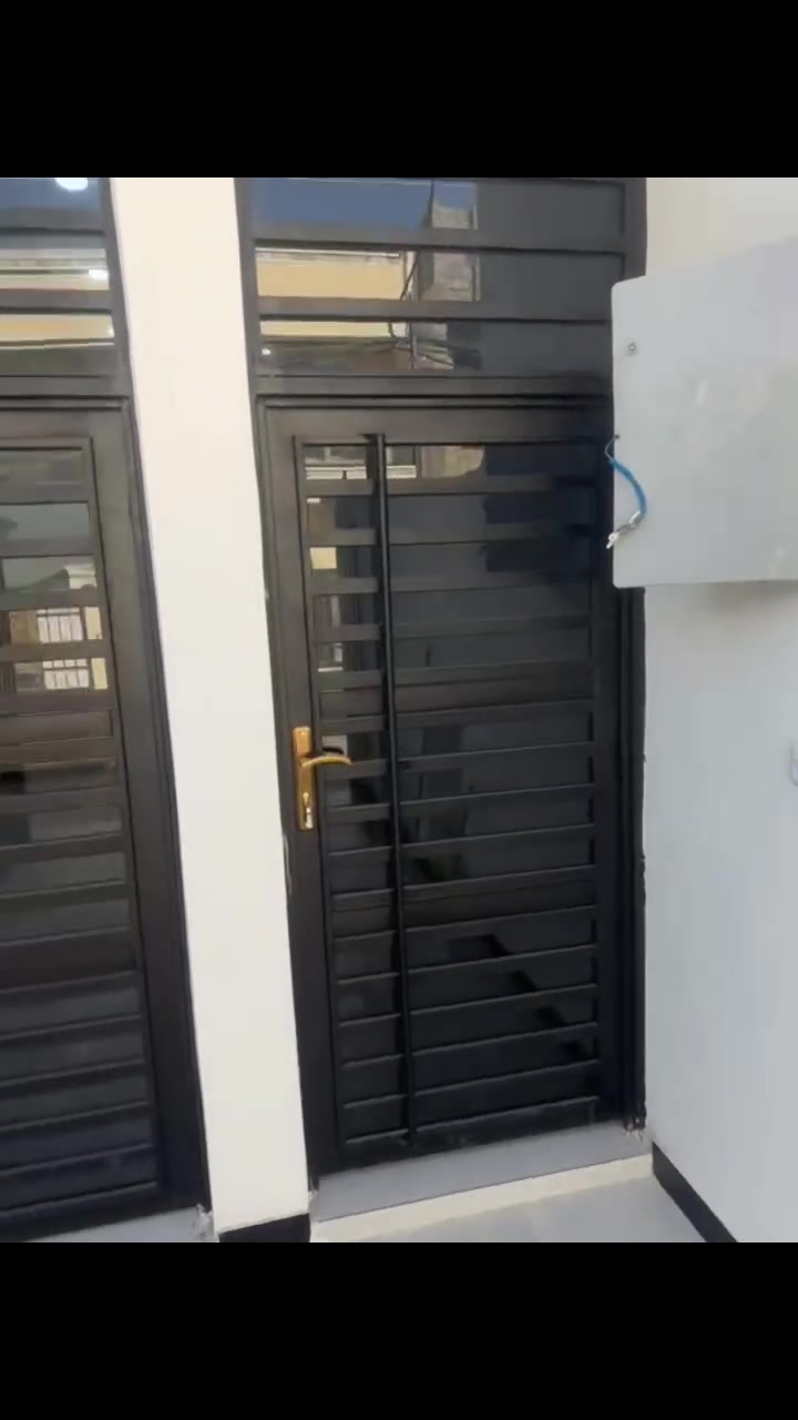 بيت جديد للبيع (بناء حديث وجاهز للسكن) 🏠
​المساحة: 100 متر (طابق)
​الموقع: دور الزراعة الثالثه
​الملكية: طابو صرف زراعي، سند 25 (وكاله )
​الميزات: موقع مميز وقريب جداً من المدرسة مع توفر كافة الخدمات الأساسية (ماء، كهرباء، أسواق، وتبليط) ✨.
​السعر: 60مليون وقابل للتفواض 
​📞 للاستفسار والمعاينة، يرجى الاتصال على الرقم: ***********
(أو المراسلة واتساب)

