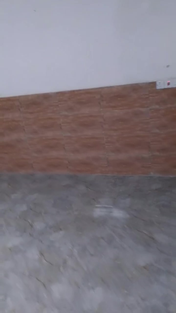 ،اكو بيت ايجار بكويريش بل  ٤٠٠٠مساحه خمسين متر طابقين بي غرفتين نوم صاله مطبخ ايجار  ٣٠٠قريب على حسينية السجاد تلفون  ***********
