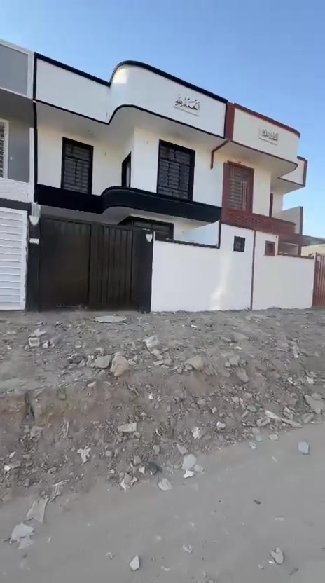 📌 مشتملات للبيع 
🏠 مشتملات عدد (٤) بناء حديث مساحة كل مشتمل ١٠٠ متر زراعي سند ٢٥  تحويل اسهم 
📍الموقع : كربلاء _ طويريج _ على الشط خلف دكتور قتيبه 
🏢عدد الطوابق : طابقين 
🏘عدد الغرف : غرفتين نوم + مطبخ + صاله + استقبال
❓للاستفسار الاتصال على الارقام
☎***********
☎***********
🤝او زيارة مكتب 🔹امير الدليمي للعقار🔹 الكائن في 
📍كربلاء _ الهنديه _ حي المصطفى 🔹ايو جوعانه🔹 قرب اسواق هادي مكي
