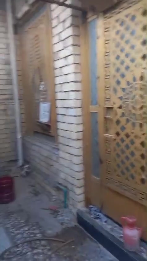السلام عليكم دار للايجار ١٠٠ متر طابق واحد زراعي الاربع شوارع شارع محمد البياتي للاستفسار الاتصال على الرقم ***********
