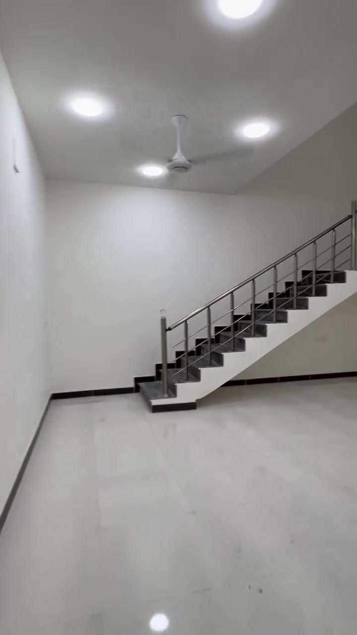 السلام عليكم
بيت للبيع 100م

طابو زراعي عراقي

بناء حديث 2026

جاهز للسكن

يحتوي الطابق الاول على صاله + غرفه + مطبخ + صحيات يحتوي الطابق الثاني على غرفتين + صحيات

المنطقه جديده وتحتوي على كافه الخدمات ماء مجاري كهرباء تبليط عنوان البيت ابي الخصيب حمدان قرب المستوصف السعر 98 مليون وقابل لتفاوض

***********
