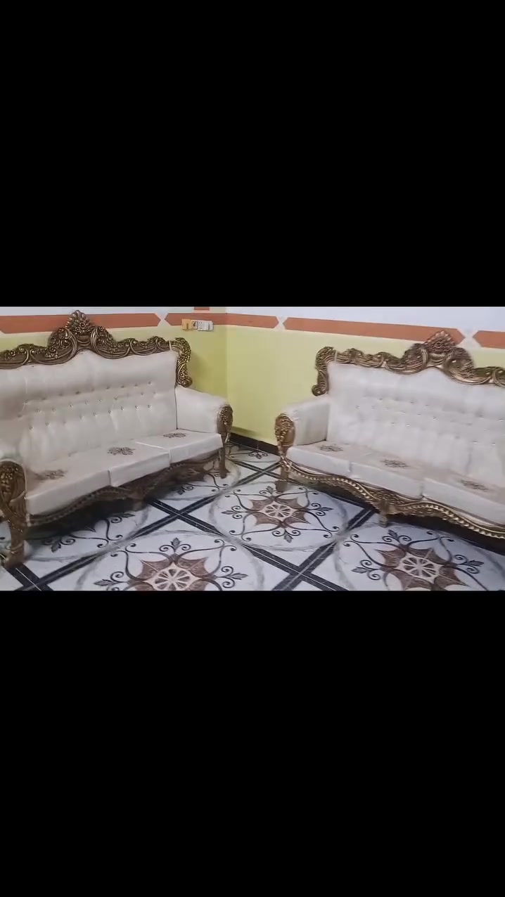 تخم ملكي نضيف اي عيب مابيه السعر 275 وبيه مجال الشراي يخابر ***********
