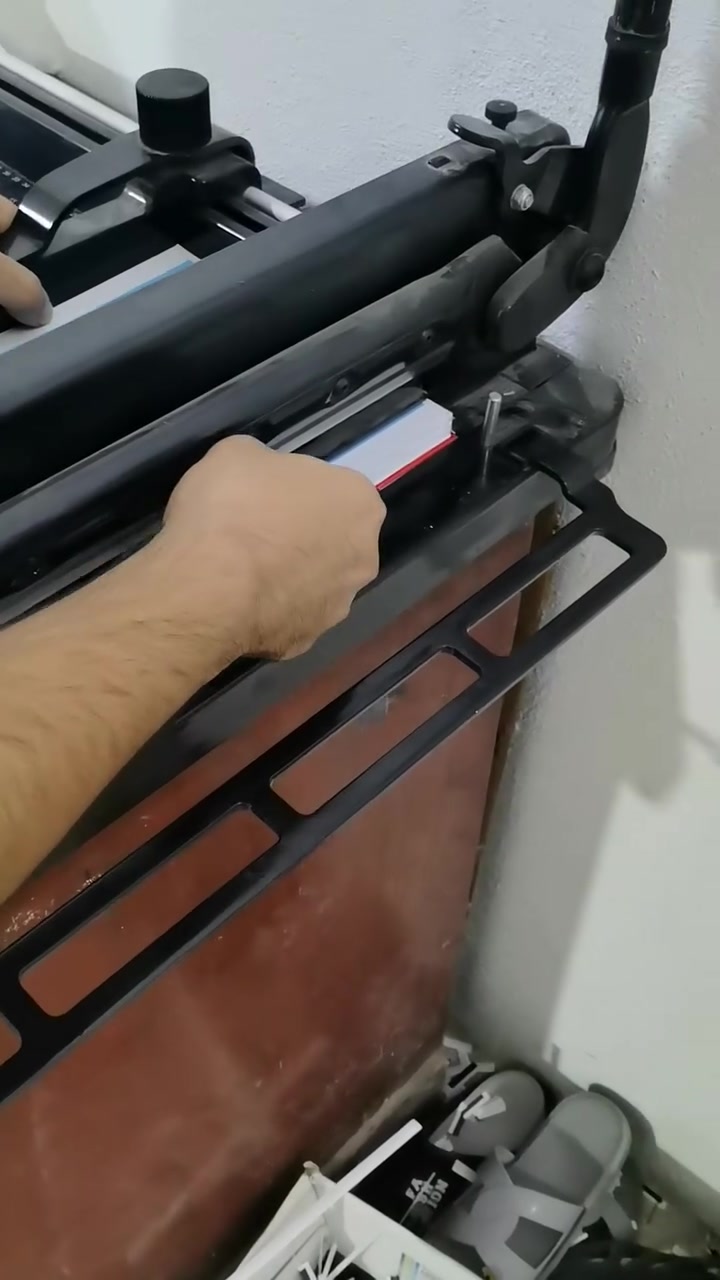 مقص ورق • يدوي • A3