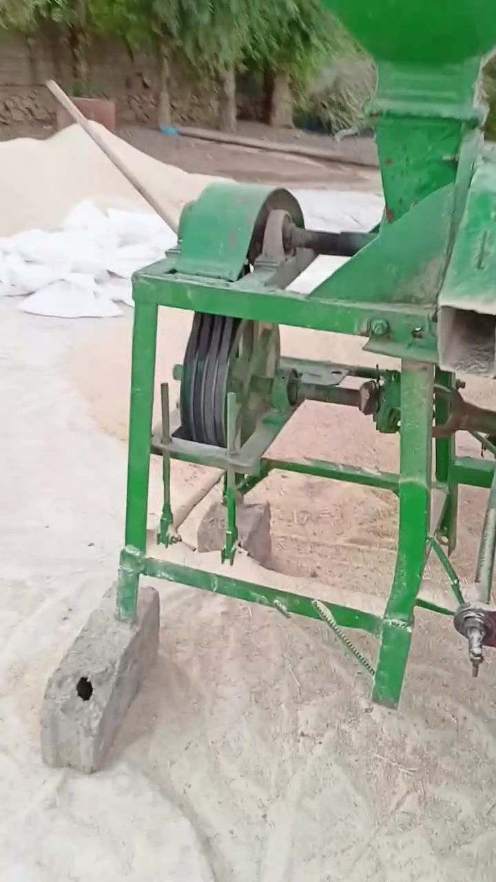 يوجد جاروشة حنطة شعير للأعلاف متنقلة وين ماتريد نجيك وبأسعار مناسبة اتصل على الرقم ***********او مراسلة الحساب خاص
