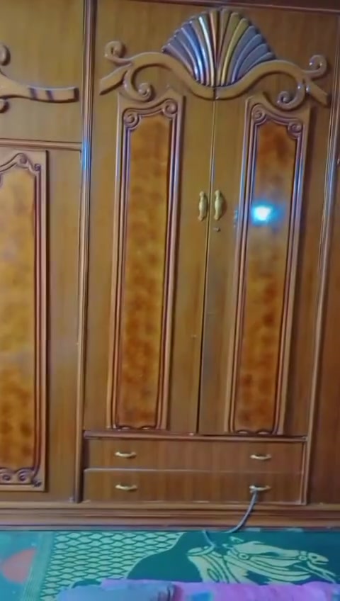 سلام عليكم غرفه اخشاب لبيع الشراي يرسلني خاص السعر مناسب ***********
