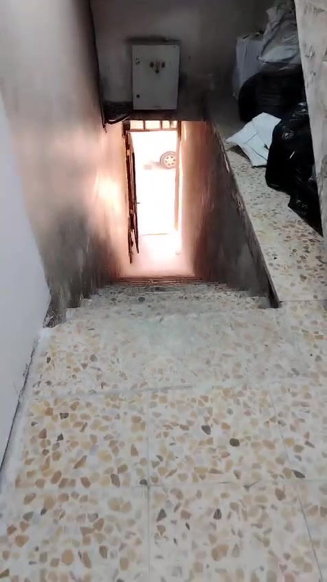 شقه رهنيه المساحه ٨٠ متر العنوان الشعله قطاع التاسع قرب جامع الرسول فوق كوزمتك ريتان تحتوي على غرفتين نوم وصاله ومطبخ وحمام ومنور السعر ١٥ والايجار ١٥٠ ت***********
