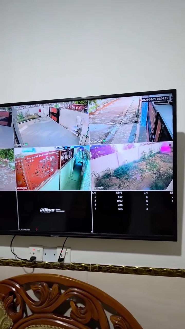 كاميرات Dahua WizColor تعتمد على تقنية المعالجة بالذكاء الاصطناعي (AI ISP) مع فتحة عدسة واسعة ومستشعرات عالية الحساسية للضوء، مما يتيح لها التقاط صور ملونة بالكامل في ظروف الإضاءة الخافتة جداً وكأنها في النهار بدون الحاجة لإضاءة إضافية قوية.
اللهم صل على محمد وآل محمد 
​🔥 الليل صار نهار مع كاميرات Dahua WizColor! 🔥
​هل تعاني من ضعف الرؤية الليلية في كاميرات المراقبة العادية؟
مع تقنية WizColor المدعومة بالذكاء الاصطناعي من Dahua، وداعاً للصور الأبيض والأسود أو الضبابية ليلاً!
​✨ مميزات كاميرات WizColor:
​تصوير ملون بدقة عالية 24/7: رؤية واضحة وألوان واقعية حتى في أشد الأماكن ظلاماً.
​معالجة بالذكاء الاصطناعي (AI ISP): تقليل الضوضاء وتوضيح التفاصيل الدقيقة (لوحات السيارات، وجوه الأشخاص).
​بدون إضاءة مزعجة: التقاط صور مشعة وواضحة بالاعتماد على أدنى نسبة ضوء خافت.
​حماية ذكية: تمييز دقيق بين حركة البشر والمركبات لتقليل الإنذارات الكاذبة.
​🎥 شاهد الفيديو المرفق لتكتشف الفرق بنفسك!
​📍 للطلب والاستفسار:*********** المهندس علي المعموري 
كاميرات Dahua WizColor تعتمد على تقنية المعالجة بالذكاء الاصطناعي (AI ISP) مع فتحة عدسة واسعة ومستشعرات عالية الحساسية للضوء، مما يتيح لها التقاط صور ملونة بالكامل في ظروف الإضاءة الخافتة جداً وكأنها في النهار بدون الحاجة لإضاءة إضافية قوية.
