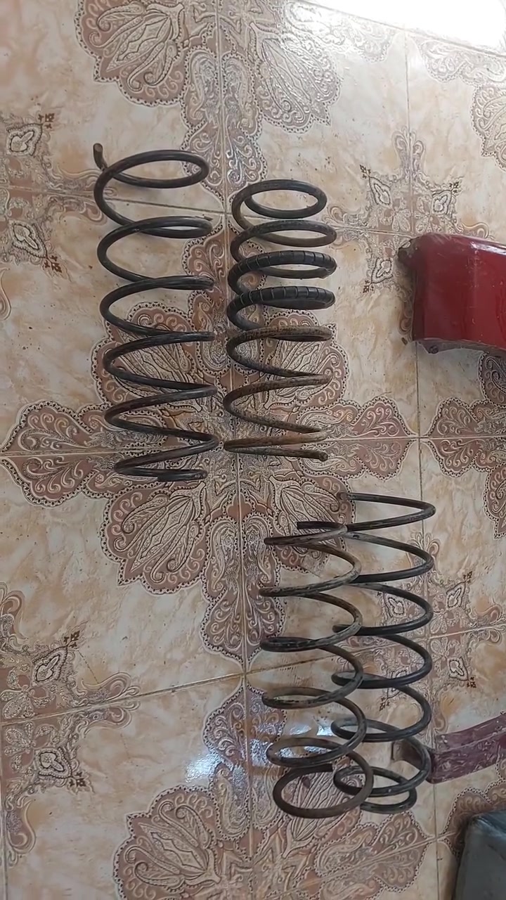 السلام عليكم.  لوي لسيارات كلايزر7راكب موديلات 91_95. سعر25الف. كما يوجد لدينا توصيل لجميع محافظات العراق وتساب او اتصال ***********
