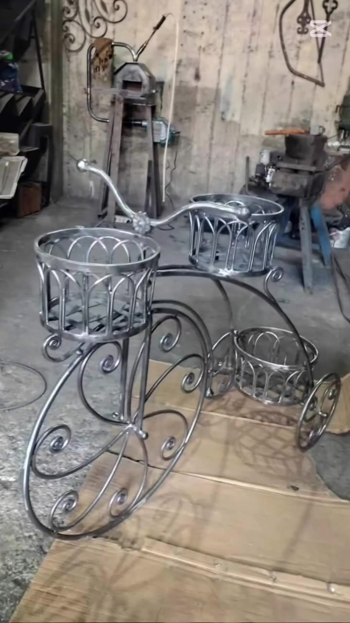 العنوان ⚒️فخامة الحديد .. بروعة التصميم ودقة التنفيذ⚒️
في (حدادة المصطفى) لا نصنع الحديد فقط. بل نحوله ألى تحفه فنيه تعكس ذوقك وتضيف لبيتك الأمان والجمال 
⚒️من أبرز خدماتنا.
♦أبواب خارجيه كلاسيكية ومودرن بلمسات فخمه
♦سلالم حلزونيه وهندسيه بتصاميم عصريه 
♦شبابيك حصينه بتصاميم هندسيه 
♦سقائف بتصاميم مختلفه على شكل جلسات 
♦ كرفانات  وجملونات  بأعلى المواصفات 
✨ليش تختار (حدادة المصطفى) 
🔴 تصميمك الخاص:ننفذ فكرتك بالملم حسب الطلب
🔴اتقان وامانه:دقه عاليه بالتنفيذ والألتزام بالمواعيد
🔴قوه ومتانه:عمل متين يعيش وياك العمر
📐 استشاره ومعاينه مجانيه: نساعدك بأختيار التصميم الأنسب لمساحة بيتك مع رفع القياس والحدادة المضبوطه. 
🛡 ضمان الحرفيه والجودة: نضمن لك متانة اللحام ونضافة التقاليم والفنش النهائي إلي يبيض الوجه. 
📞لتفاصيل أكثر التواصل على (واتساب) 
*********** أبو مصطفى الحداد
*********** مصطفى الحداد
📍العنوان البياع الحي الصناعي _ شارع السادس 
📥 أو راسلنا على رسائل الصفحه لمشاهدة نماذج اعمالنا الأخيره
