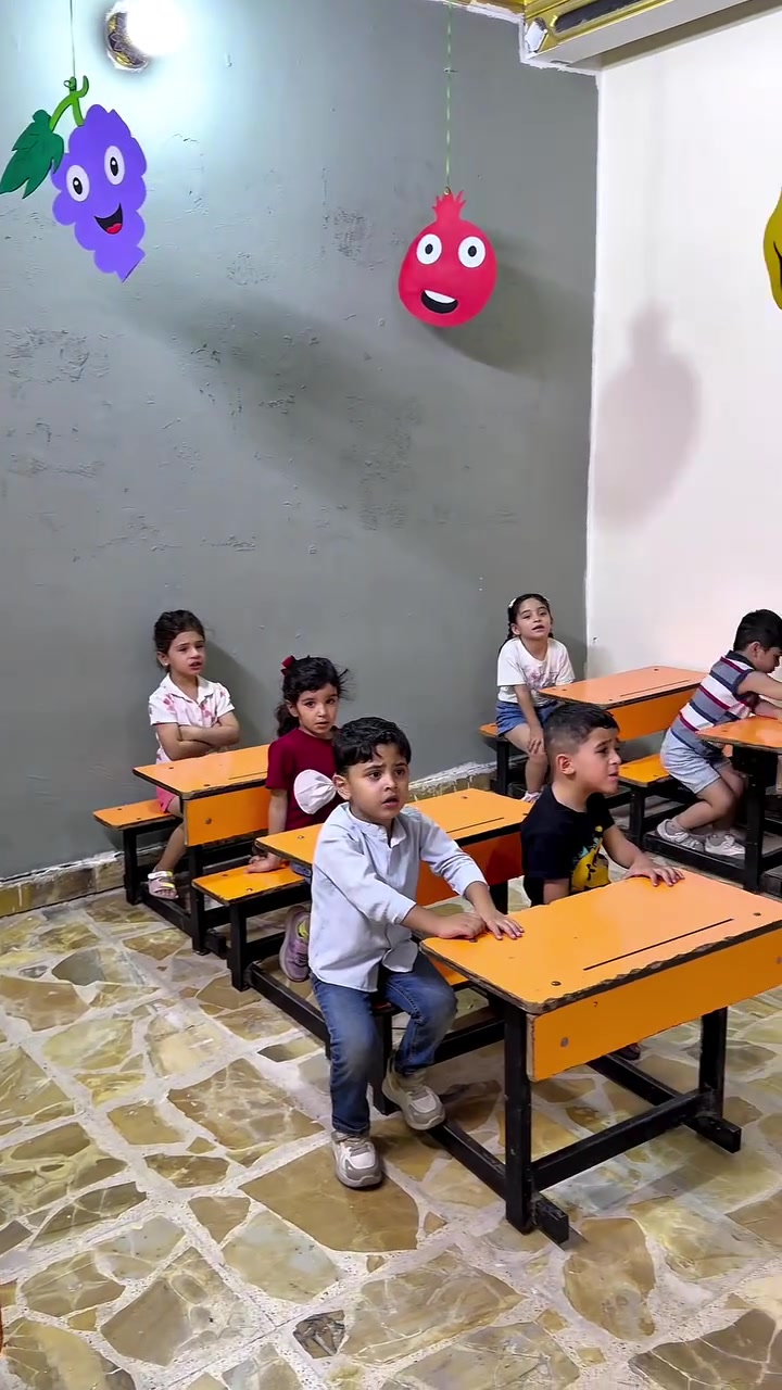 ✨ أثر صغير بلمعة كبيرة! ✨
اليوم تعرّف أبطالنا الصغار على حرف الدال ( د ) بأمتع طريقة! 🎨✨
بدأنا رحلتنا بشرح كتابة الحرف وشكله الجميل، وبعدها أطلقنا العنان لإبداعهم؛ لوّنوا حرف «الدال» المفرغ وشكّلوه بالصمغ واللمعان الملون (الجليتر) ليتحول الحرف إلى قطعة فنية تلمع بجهودهم الرائعة! 💖✨
تعلّم بمتعة وإبداع هو شعارنا دائماً 🌟العنوان / بغداد/ البلديات- شارع المستوصف مقابل مدرسة دار المميزين
للاستفسار والتواصل : ***********

#بغداد #البلديات #العراق #رياض_اطفال_العراق #روضتنا #اطفالنا #انشطة_اطفال #تعليم_مبكر #اطفال_بغداد #حرف_الدال #اطفال_العراق #العراق_بغداد
