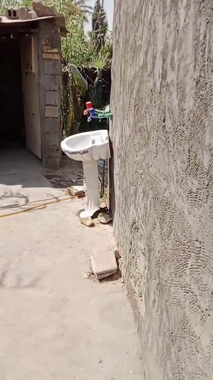 بيت تجاوز للبيع مساحه ٣٠٠ م مع إلا ثات بيت كامل السعر ٧٥٠٠٠ بي مجال بسيط اتصل ***********   ***********
