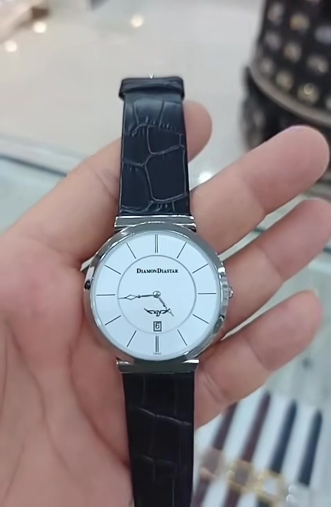 دايموند دايستار … Diamond Dystar
الحركه : كوارتز  quartz ( بطاريه ) 
الصناعه : سويسرى Swiss
المواصفات : 
نظافه ممتازه كالجديد
ستانلس ستيل 316 L
سير جلد اصلي بقري 
الحجم : الساعه قشطه Slim 
جام زفير ضد الخدوش 
القطر : 43 m 

السعر : 135 الف توصيل مجاني 
التواصل : خاص ( ماسنجر ) 
او …. اتصال مع واتساب ***********

#البصراوي
#للساعات
#اختيار
#المتميزين
