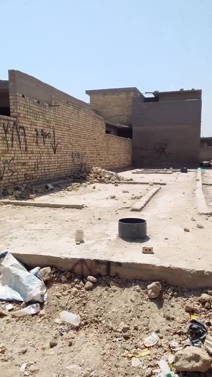 قطعه للبيع 100م بسعر مناسب جدا الراسه نهاية شارع عشرين منطقه مي ومجاري وتبليط جاي السعر 28وبيها مجال
***********
