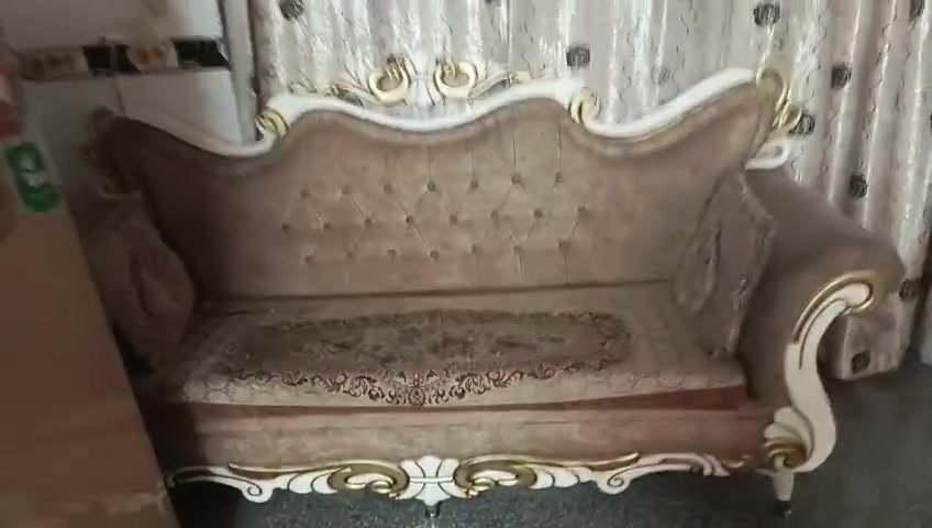 تخم للبيع سعره 300وبي مجال نضيف ***********
