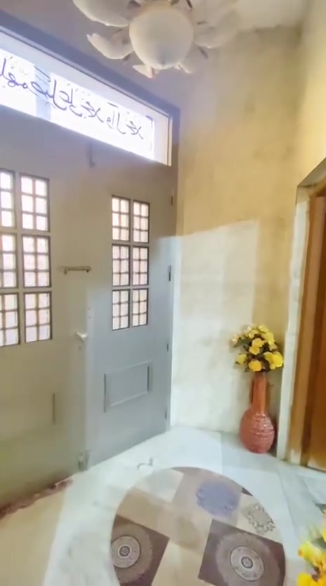 بيت للبيع ٢٤٠م واقع حال ٢٦٠م بيت وشقه درجها خارجي حي اور مقابل شارع السايدين الروف سابقا بناء ٢٠١٠ طابقين يحتوي الاول ٢غرف  وحده منهن سويت استقبال صاله صحيات مناور ٢ وكراج وحديقه ط٢يحتوي غرفتين وحده منهن سويت صاله صحيات السعر ٤١٥ للاستفسار
 ***********
